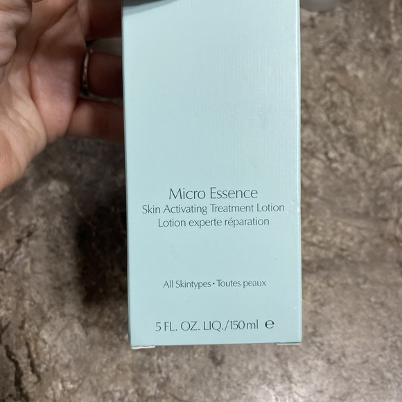 Estee Lauder Radiant Cleanser and Exfoliant - Picture 3 of 5